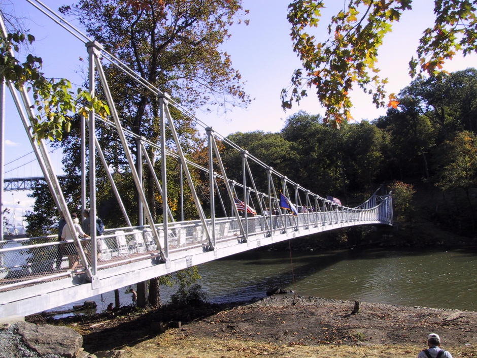 Popolopen Creek footbridge, USA. Design and construction engineering.